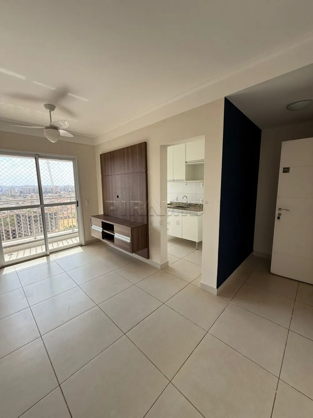 Alugar Apartamento / Padr&atilde;o em Ribeir&atilde;o Preto R$ 1.400,00 - Foto 1