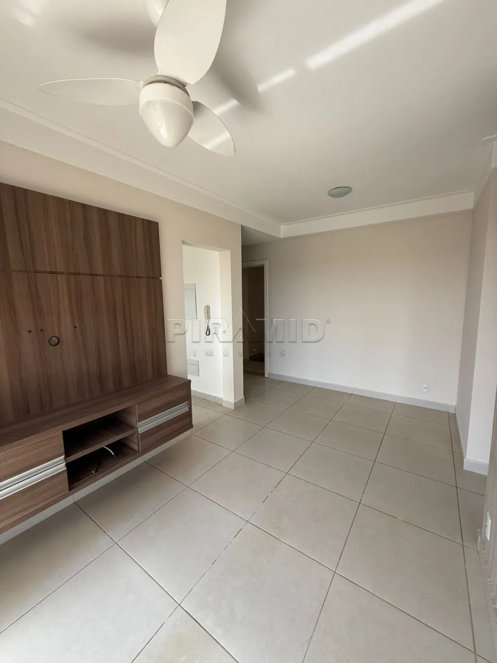Alugar Apartamento / Padr&atilde;o em Ribeir&atilde;o Preto R$ 1.400,00 - Foto 2
