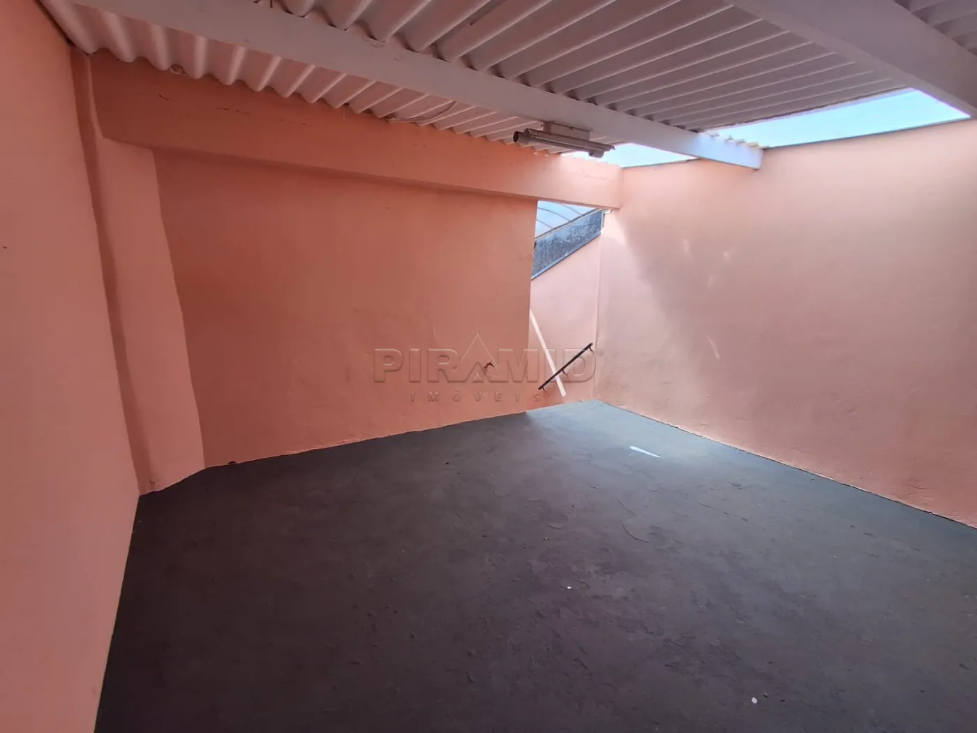 Alugar Casa / Padr&atilde;o em Ribeir&atilde;o Preto R$ 1.100,00 - Foto 1