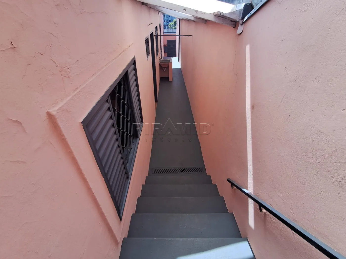 Alugar Casa / Padr&atilde;o em Ribeir&atilde;o Preto R$ 1.100,00 - Foto 3