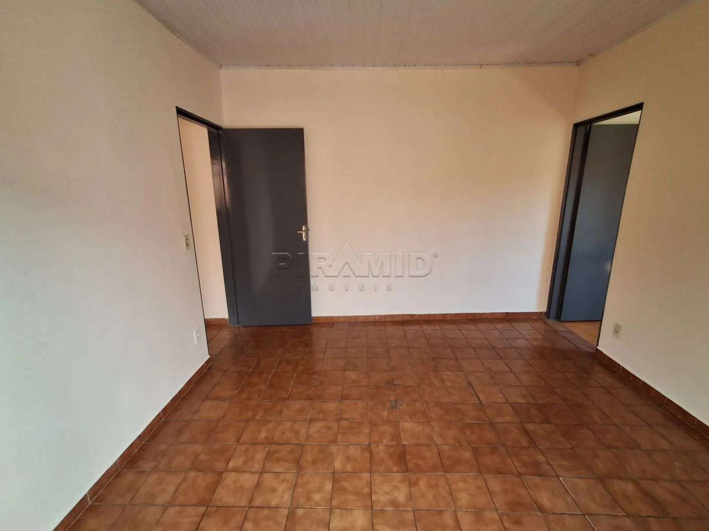 Alugar Casa / Padr&atilde;o em Ribeir&atilde;o Preto R$ 1.100,00 - Foto 4