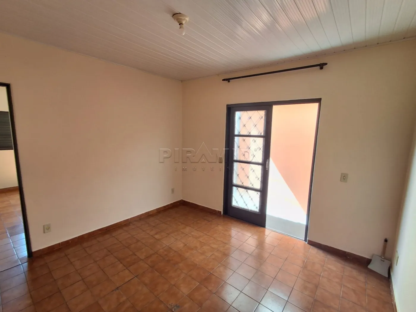Alugar Casa / Padr&atilde;o em Ribeir&atilde;o Preto R$ 1.100,00 - Foto 5