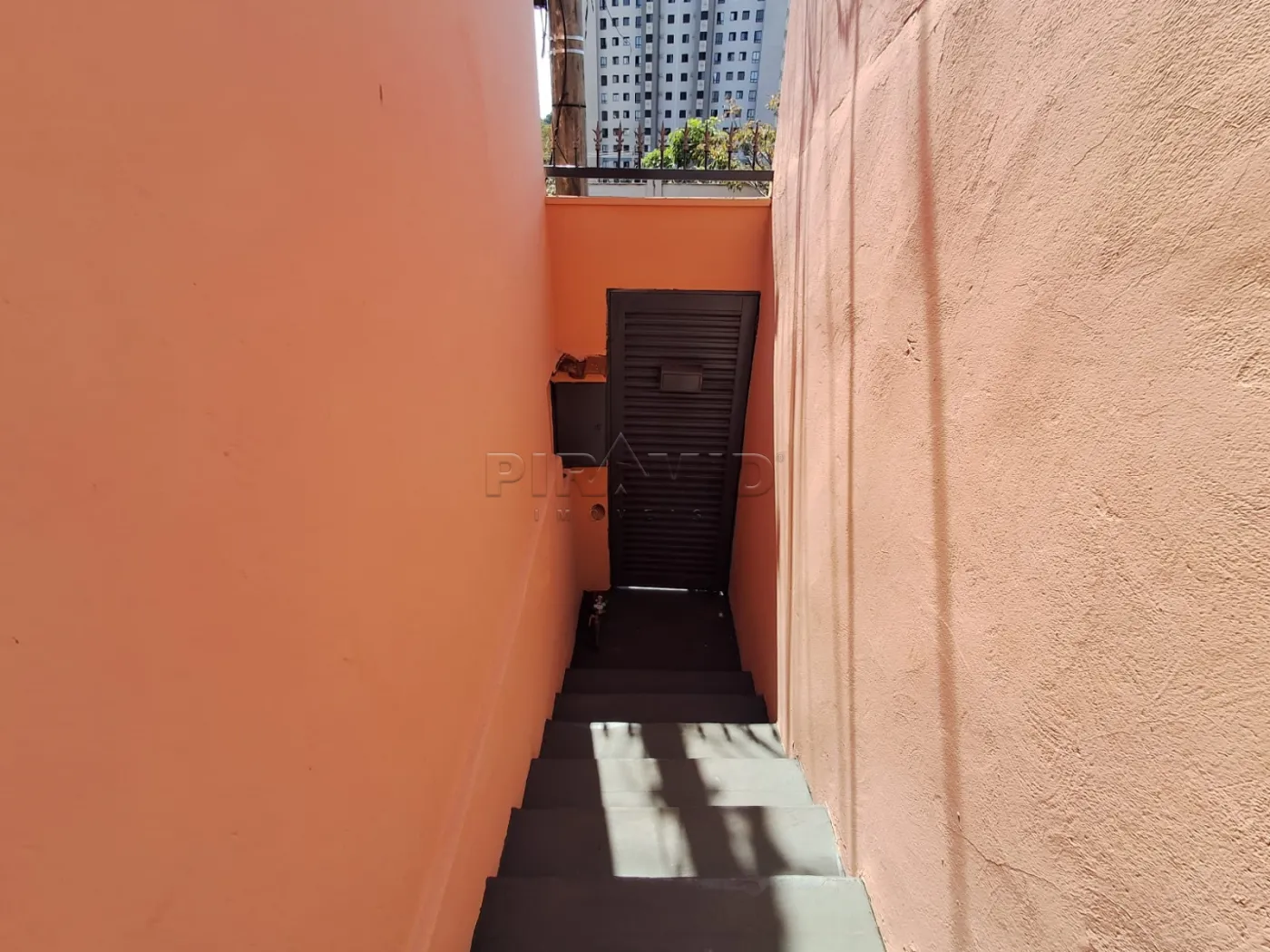 Alugar Casa / Padr&atilde;o em Ribeir&atilde;o Preto R$ 1.100,00 - Foto 14