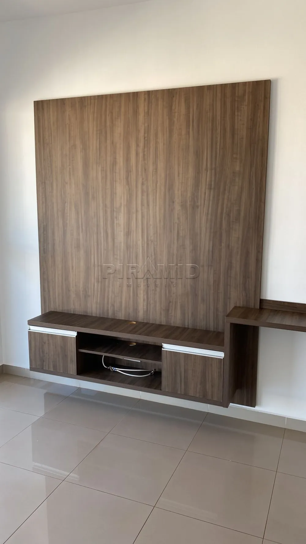 Alugar Apartamento / Padr&atilde;o em Ribeir&atilde;o Preto R$ 1.900,00 - Foto 5