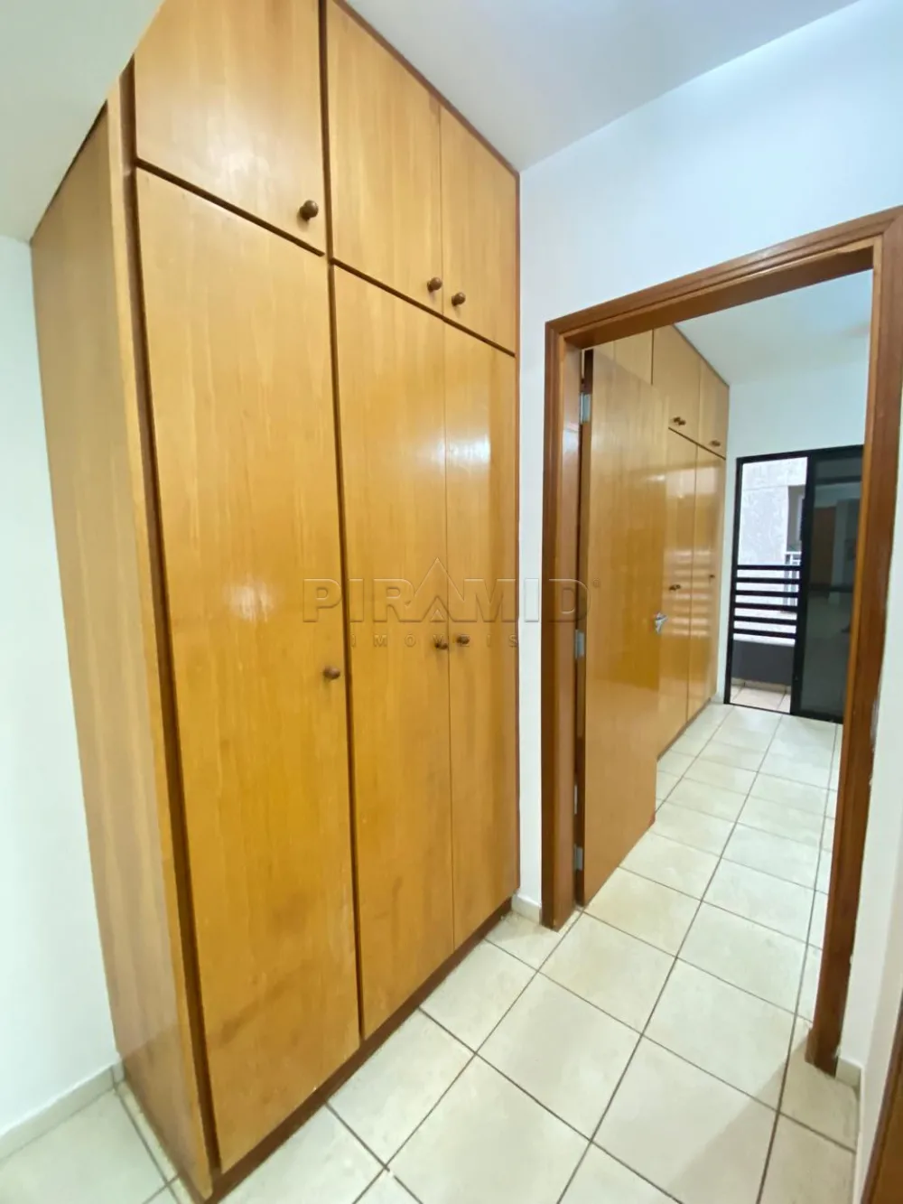 Alugar Apartamento / Padr&atilde;o em Ribeir&atilde;o Preto R$ 1.300,00 - Foto 3