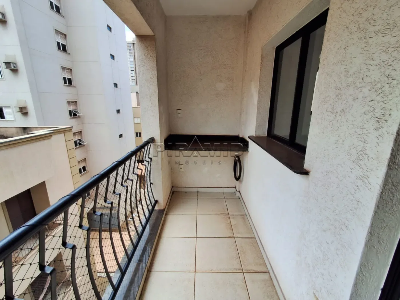 Alugar Apartamento / Padr&atilde;o em Ribeir&atilde;o Preto R$ 1.650,00 - Foto 4