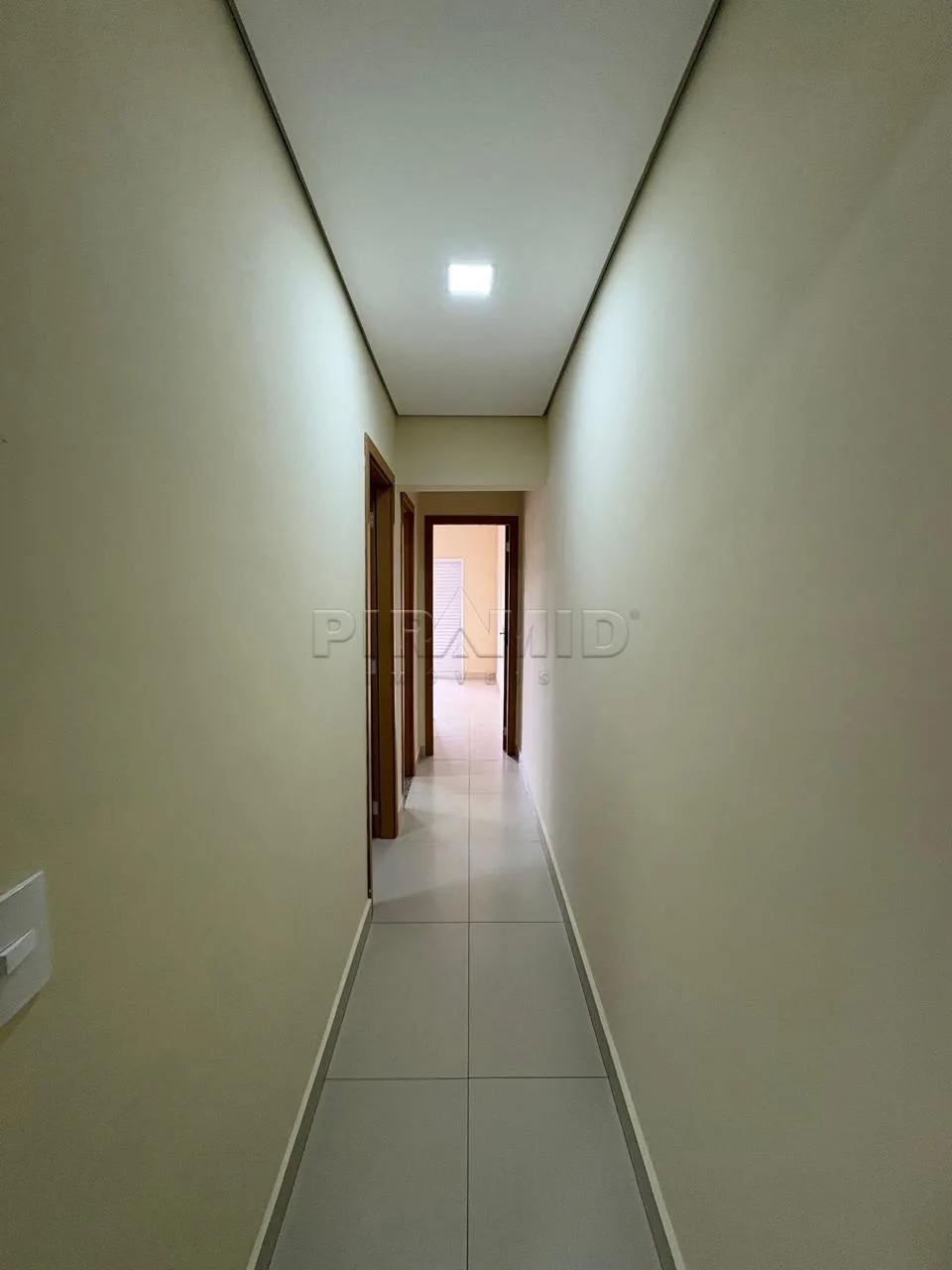 Alugar Apartamento / Padr&atilde;o em Ribeir&atilde;o Preto R$ 2.200,00 - Foto 4