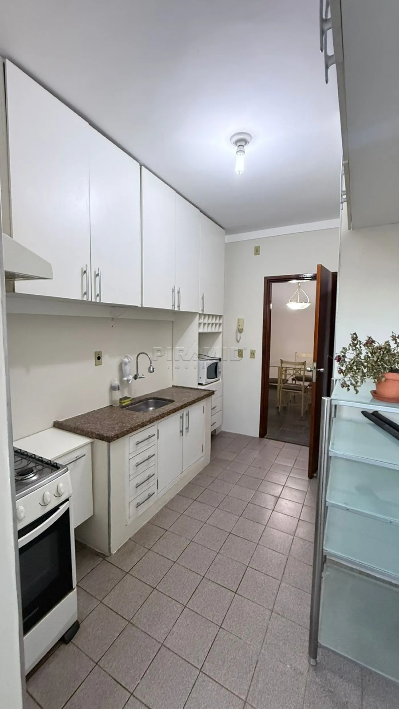 Alugar Apartamento / Padr&atilde;o em Ribeir&atilde;o Preto R$ 1.200,00 - Foto 17