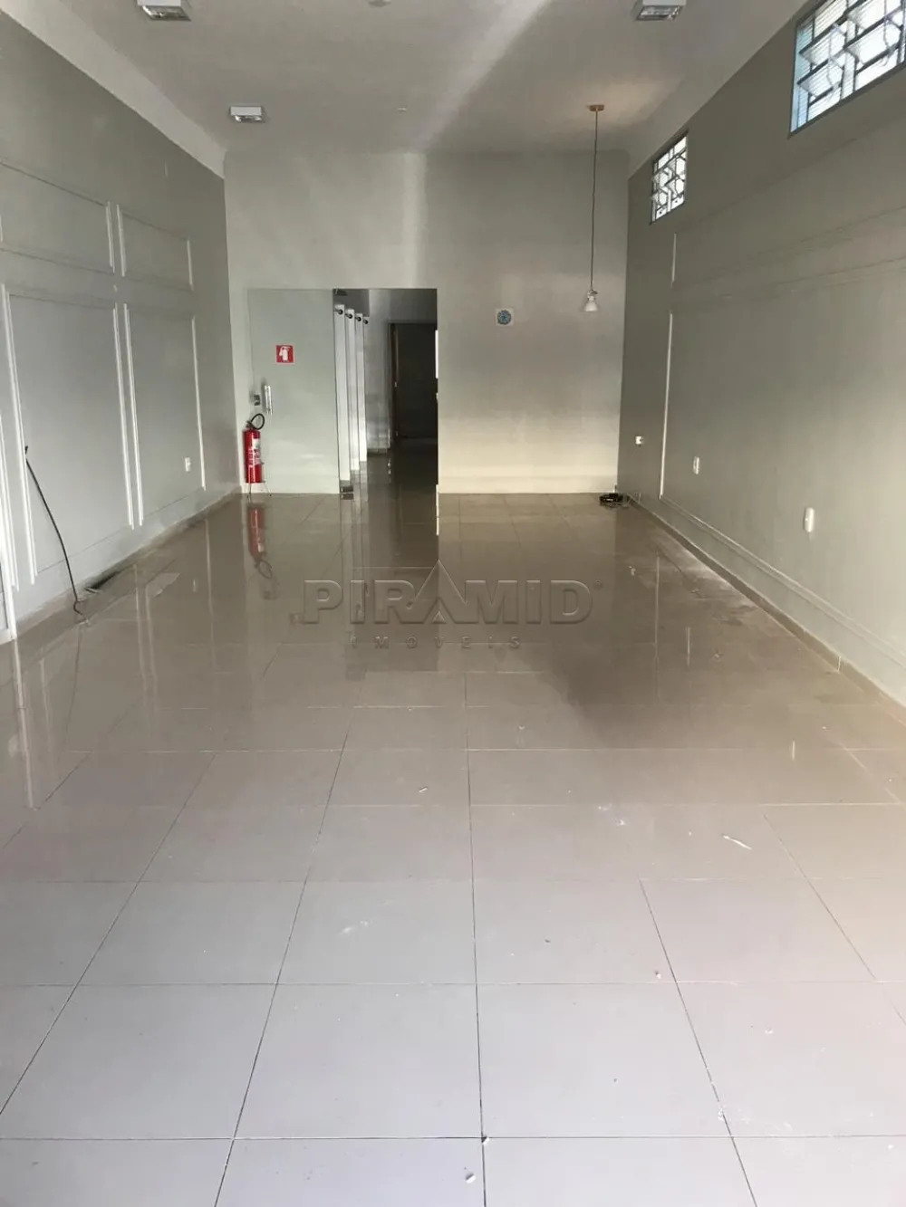 Alugar Casa / Padr&atilde;o em Ribeir&atilde;o Preto R$ 1.900,00 - Foto 1