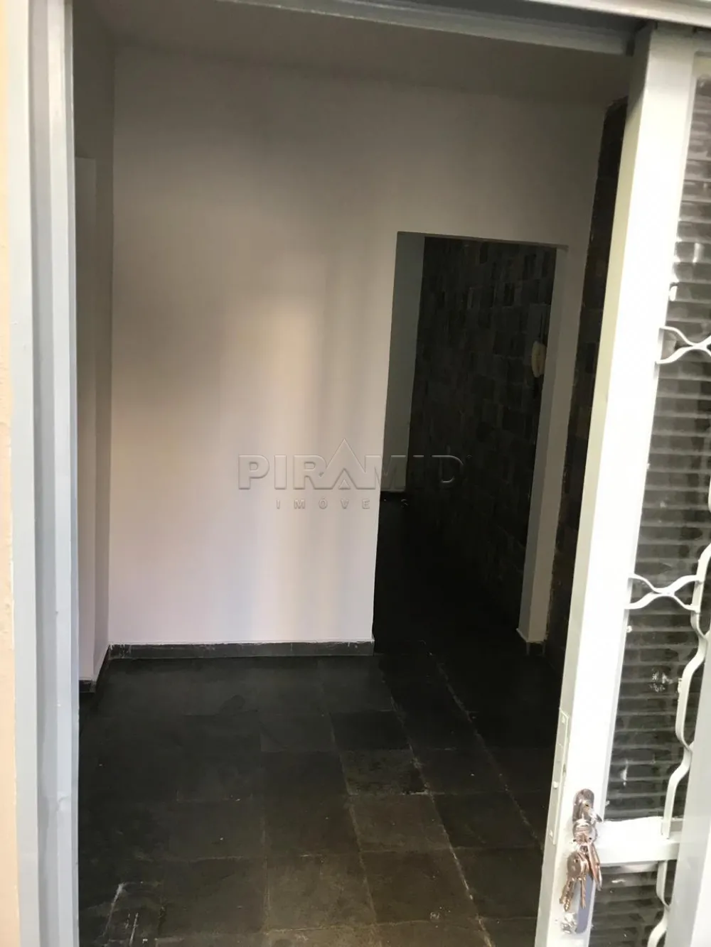 Alugar Casa / Padr&atilde;o em Ribeir&atilde;o Preto R$ 1.900,00 - Foto 9