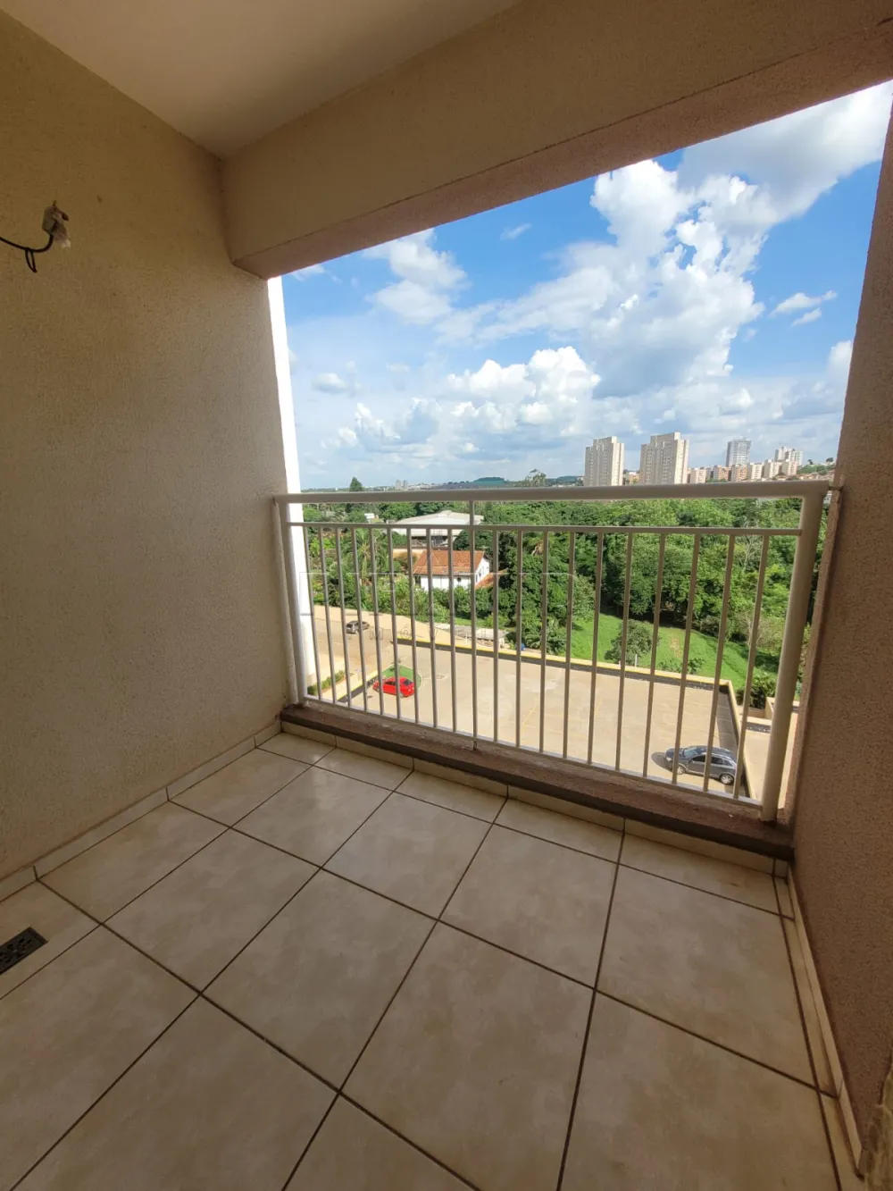 Alugar Apartamento / Padr&atilde;o em Ribeir&atilde;o Preto R$ 1.300,00 - Foto 5