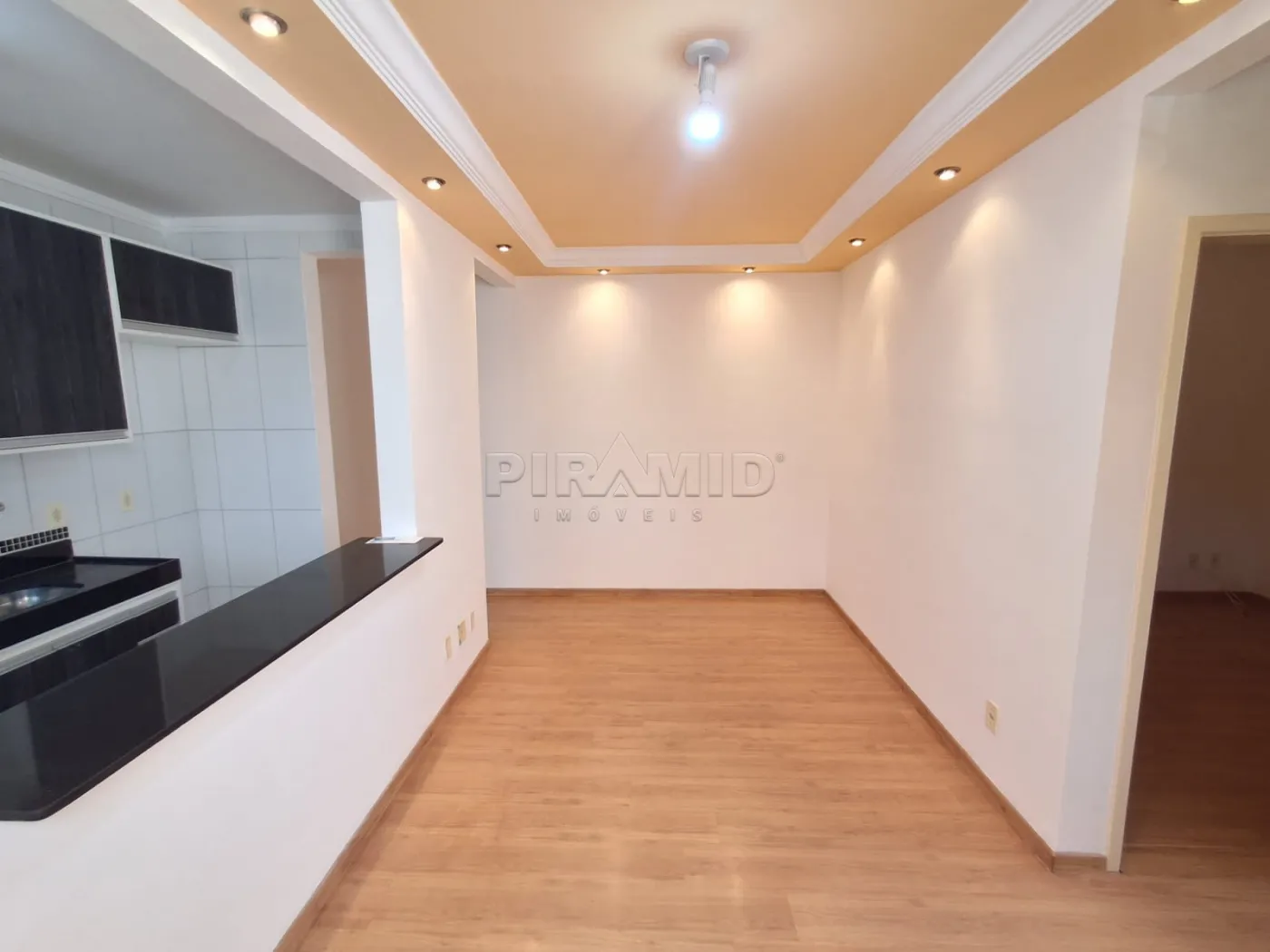 Alugar Apartamento / Padr&atilde;o em Ribeir&atilde;o Preto R$ 1.000,00 - Foto 2