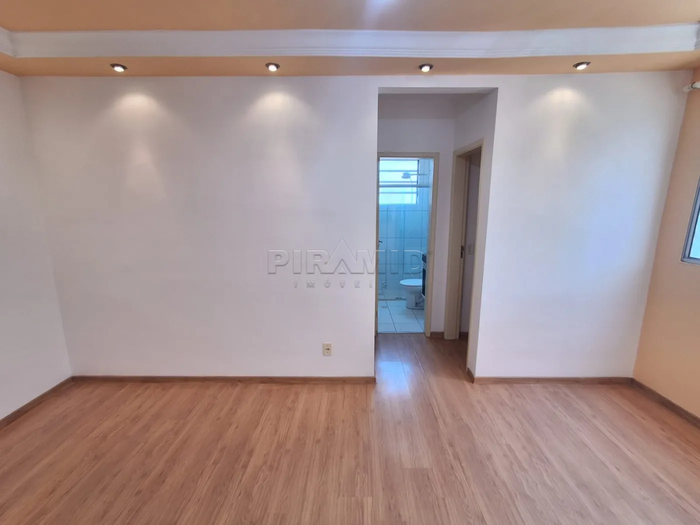 Alugar Apartamento / Padr&atilde;o em Ribeir&atilde;o Preto R$ 1.000,00 - Foto 4