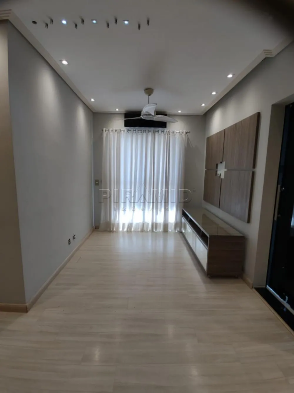 Alugar Apartamento / Padr&atilde;o em Ribeir&atilde;o Preto R$ 1.500,00 - Foto 1