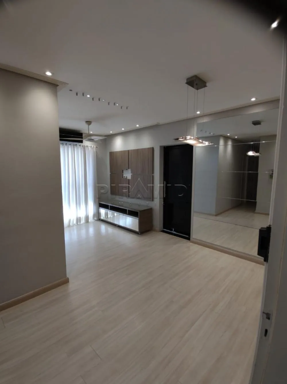 Alugar Apartamento / Padr&atilde;o em Ribeir&atilde;o Preto R$ 1.500,00 - Foto 2