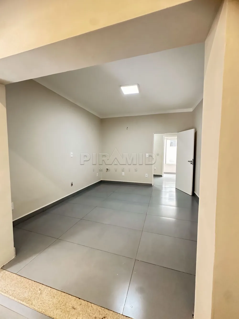 Alugar Casa / Padr&atilde;o em Ribeir&atilde;o Preto R$ 4.500,00 - Foto 3
