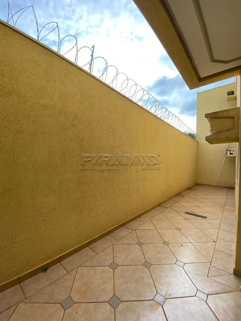 Alugar Apartamento / Padr&atilde;o em Ribeir&atilde;o Preto R$ 2.000,00 - Foto 3