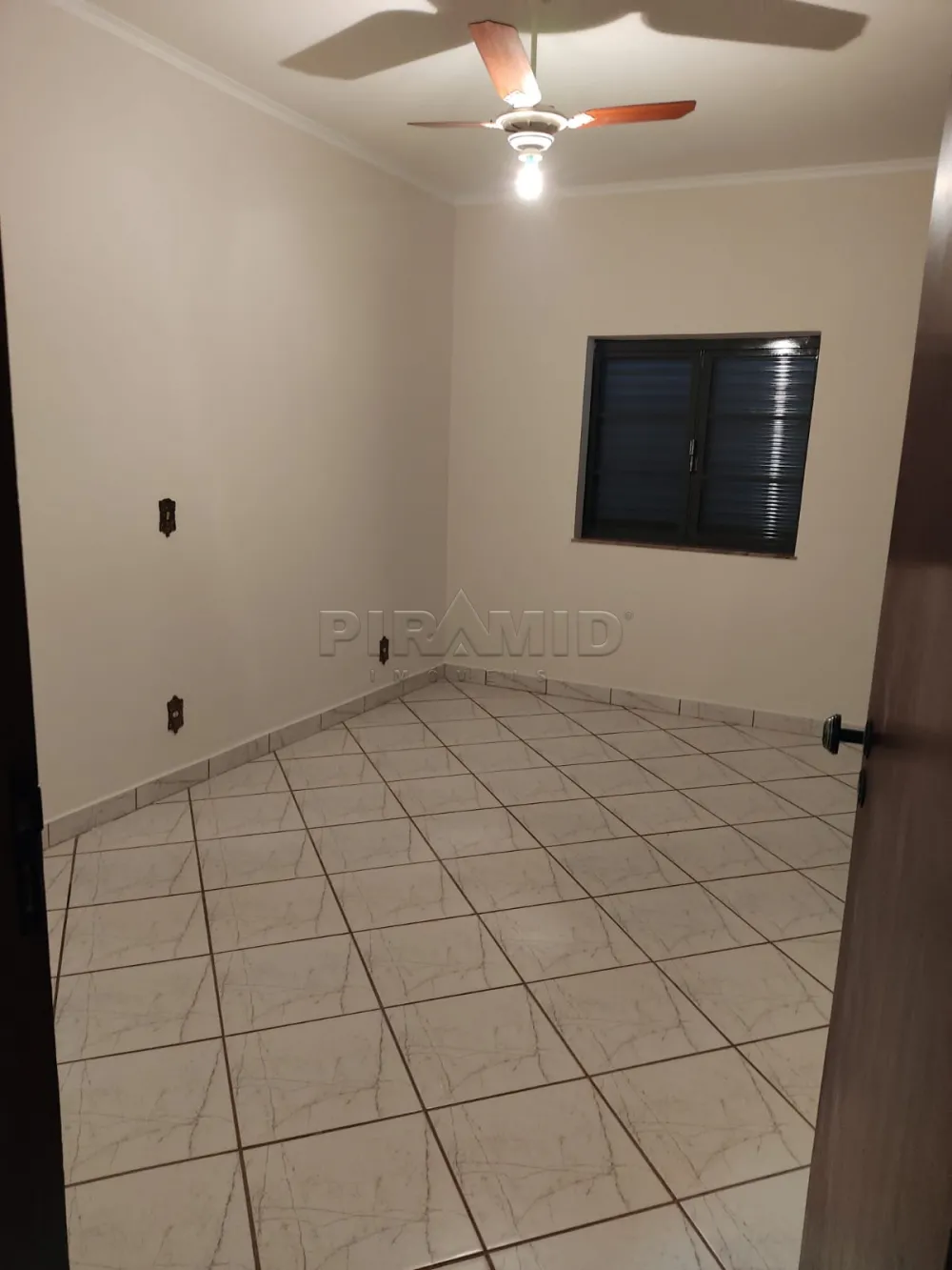 Alugar Casa / Padr&atilde;o em Ribeir&atilde;o Preto R$ 6.000,00 - Foto 4