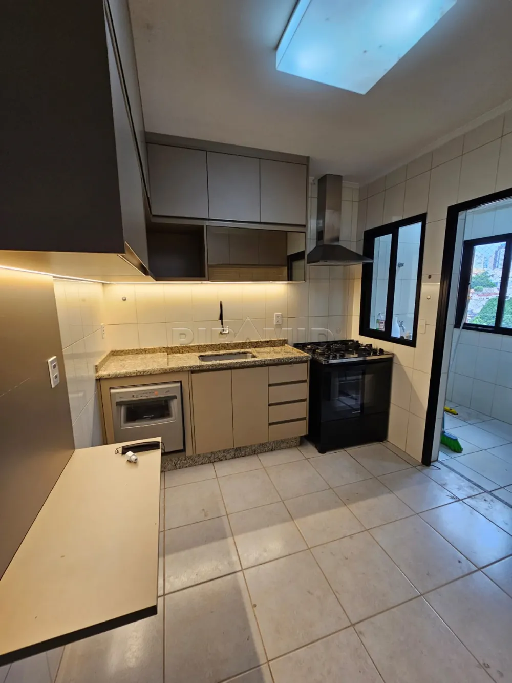 Alugar Apartamento / Padr&atilde;o em Ribeir&atilde;o Preto R$ 3.900,00 - Foto 15