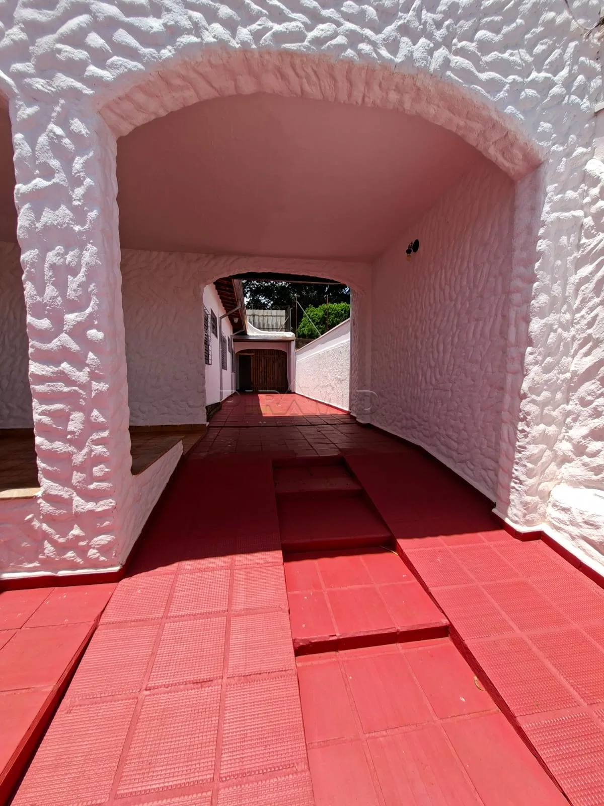 Alugar Casa / Padr&atilde;o em Ribeir&atilde;o Preto R$ 2.100,00 - Foto 3