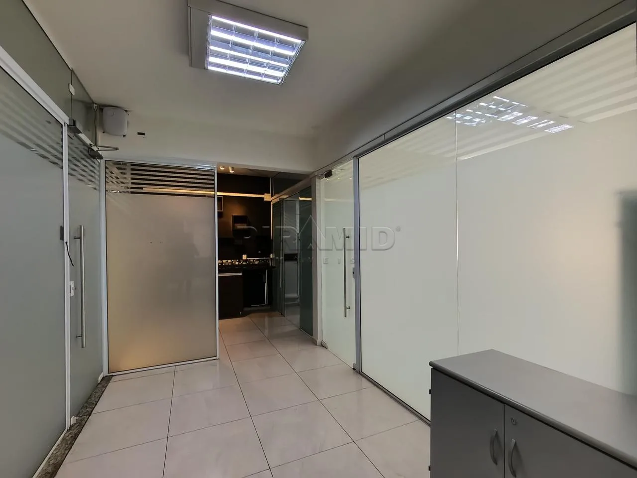 Alugar Comercial / Sala em Ribeir&atilde;o Preto R$ 4.950,00 - Foto 5