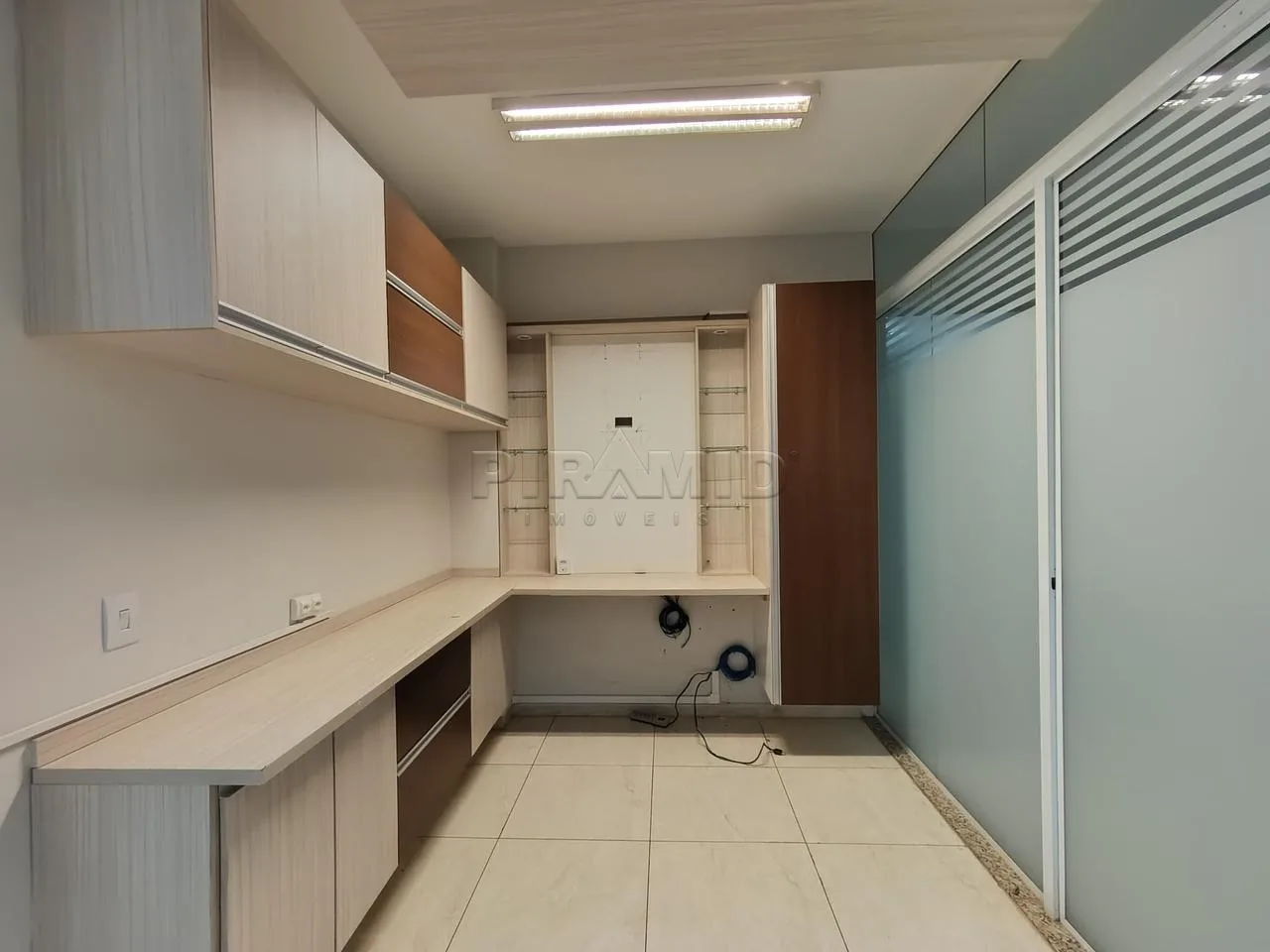 Alugar Comercial / Sala em Ribeir&atilde;o Preto R$ 4.950,00 - Foto 8