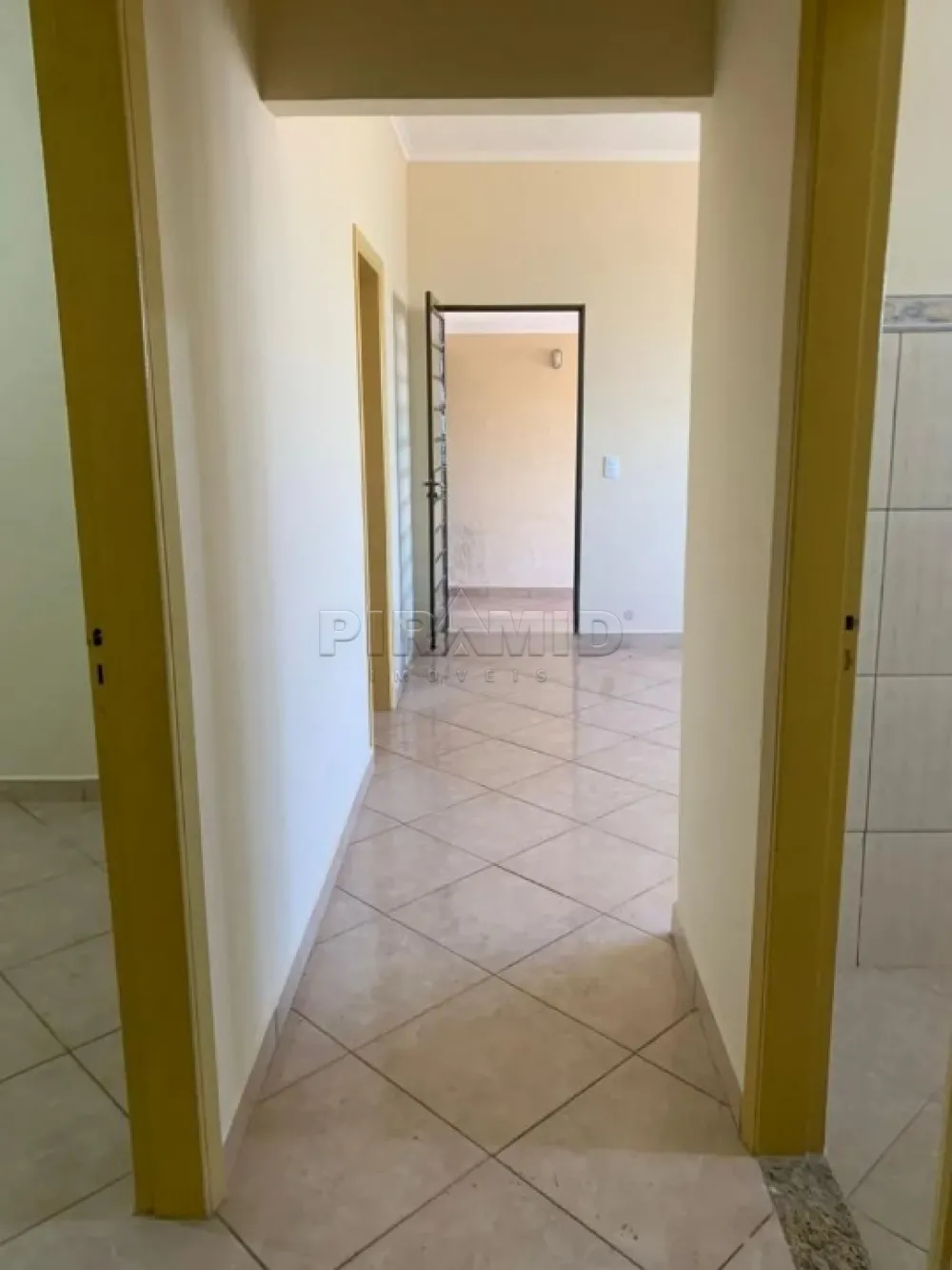 Alugar Casa / Padr&atilde;o em Ribeir&atilde;o Preto R$ 1.400,00 - Foto 4