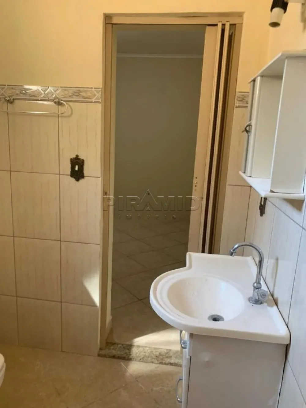 Alugar Casa / Padr&atilde;o em Ribeir&atilde;o Preto R$ 1.400,00 - Foto 5