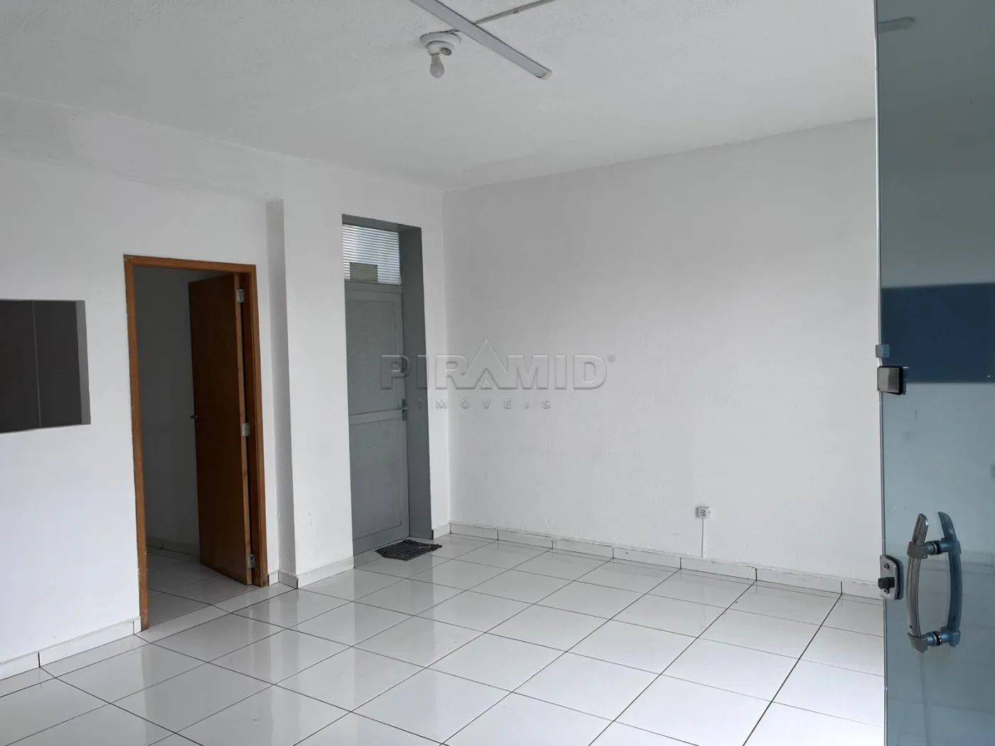 Alugar Comercial / Sal&atilde;o em Ribeir&atilde;o Preto R$ 2.800,00 - Foto 1