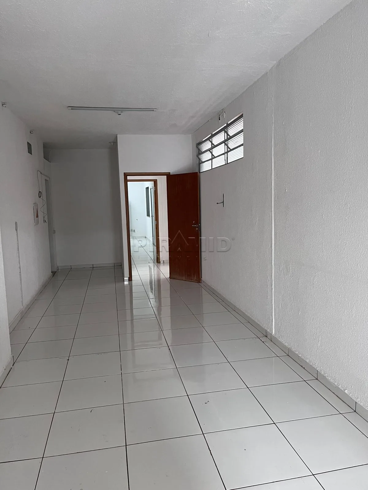 Alugar Comercial / Sal&atilde;o em Ribeir&atilde;o Preto R$ 2.800,00 - Foto 2