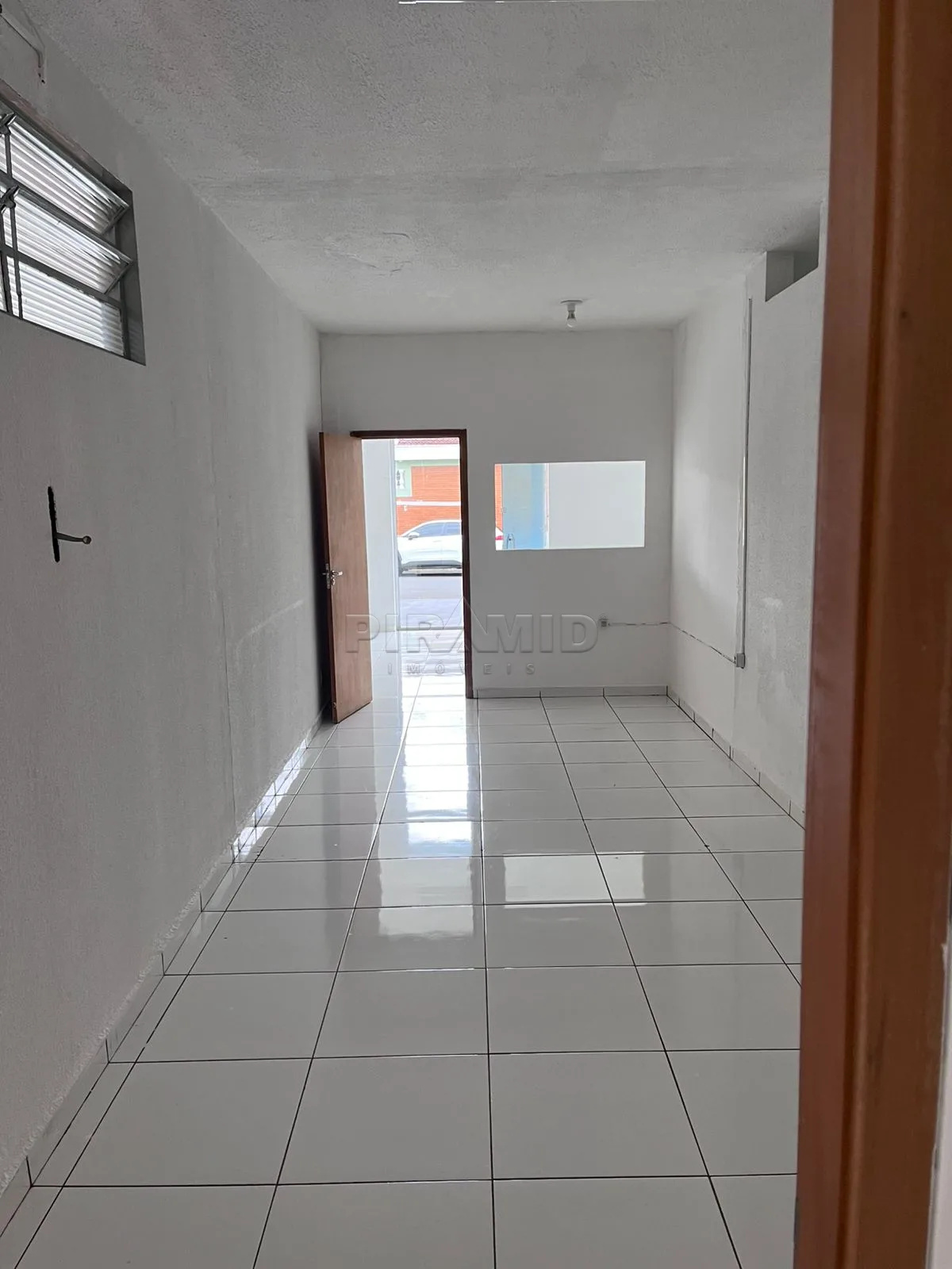 Alugar Comercial / Sal&atilde;o em Ribeir&atilde;o Preto R$ 2.800,00 - Foto 3