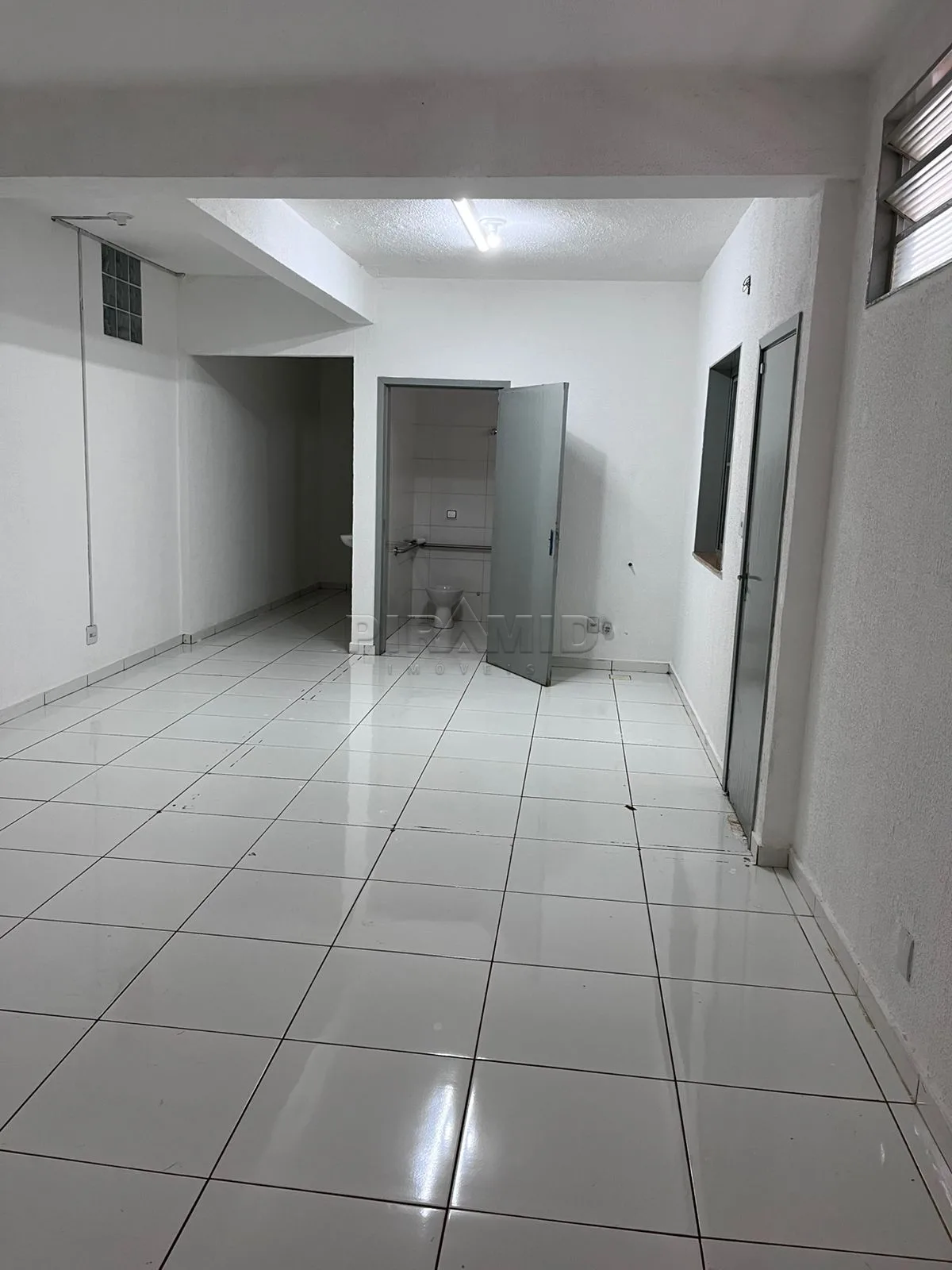 Alugar Comercial / Sal&atilde;o em Ribeir&atilde;o Preto R$ 2.800,00 - Foto 4