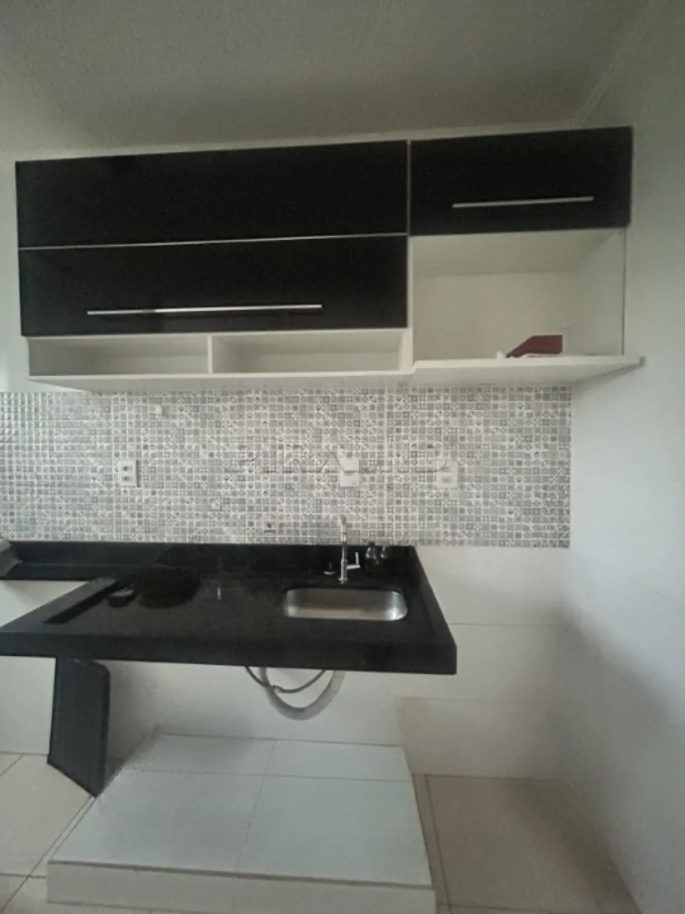 Alugar Apartamento / Padr&atilde;o em Ribeir&atilde;o Preto R$ 1.010,00 - Foto 2