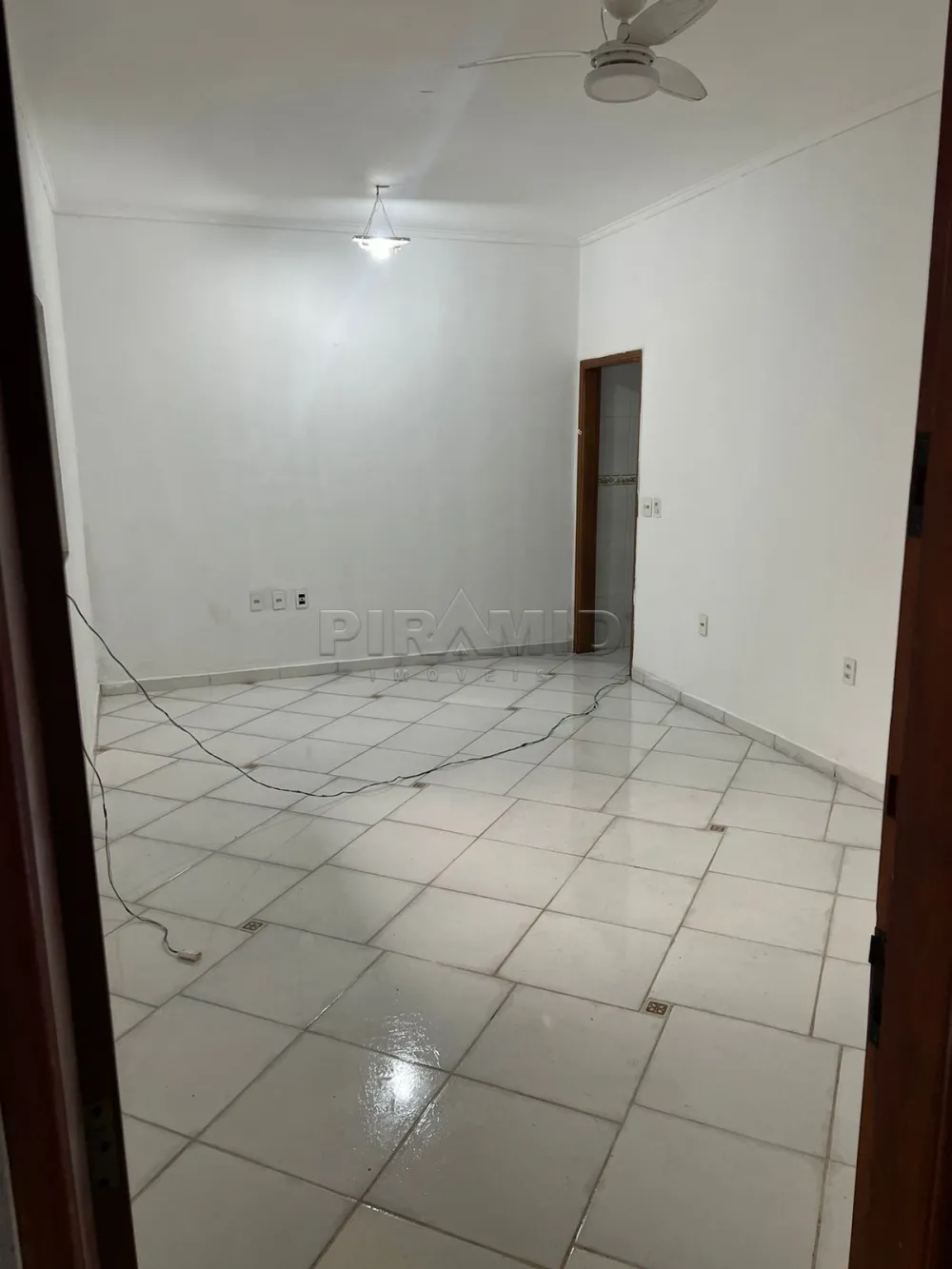 Comprar Casa / Padr&atilde;o em Ribeir&atilde;o Preto R$ 300.000,00 - Foto 1