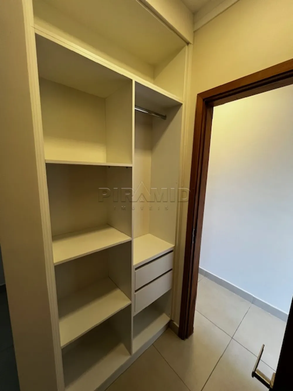 Alugar Apartamento / Padr&atilde;o em Ribeir&atilde;o Preto R$ 1.700,00 - Foto 8