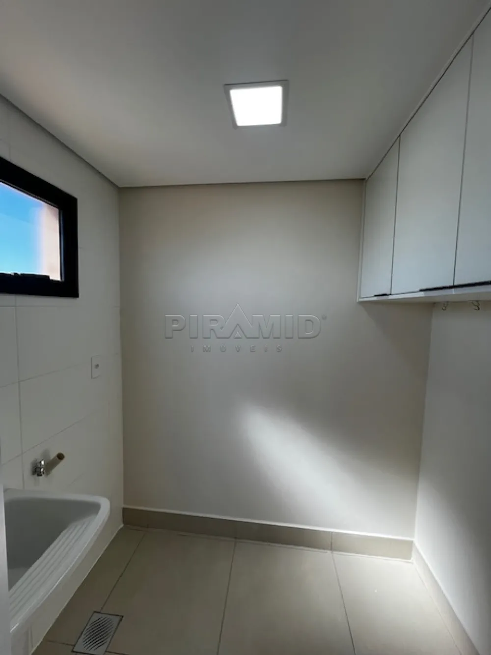 Alugar Apartamento / Padr&atilde;o em Ribeir&atilde;o Preto R$ 1.700,00 - Foto 12