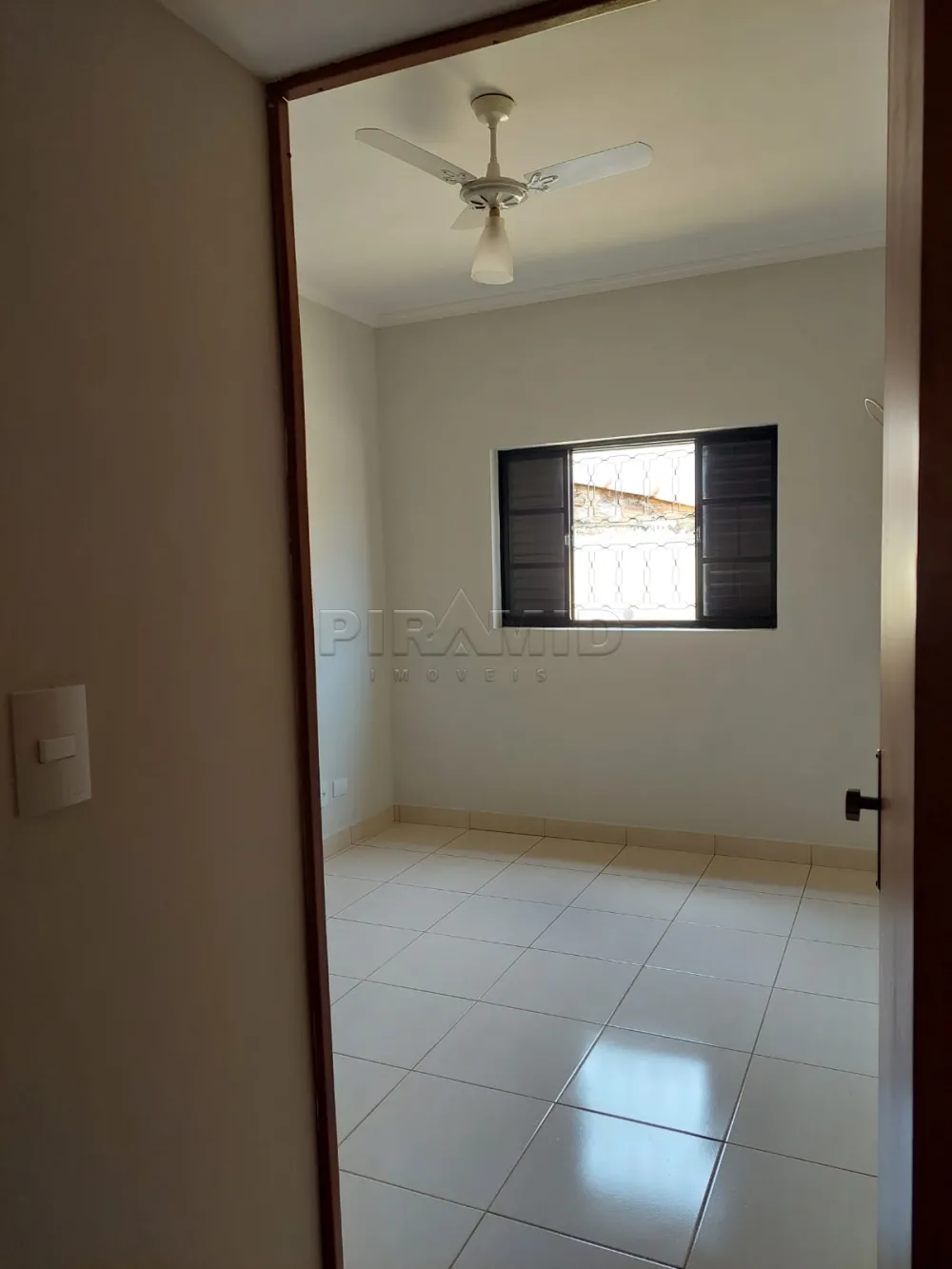 Alugar Apartamento / Padr&atilde;o em Ribeir&atilde;o Preto R$ 1.500,00 - Foto 3