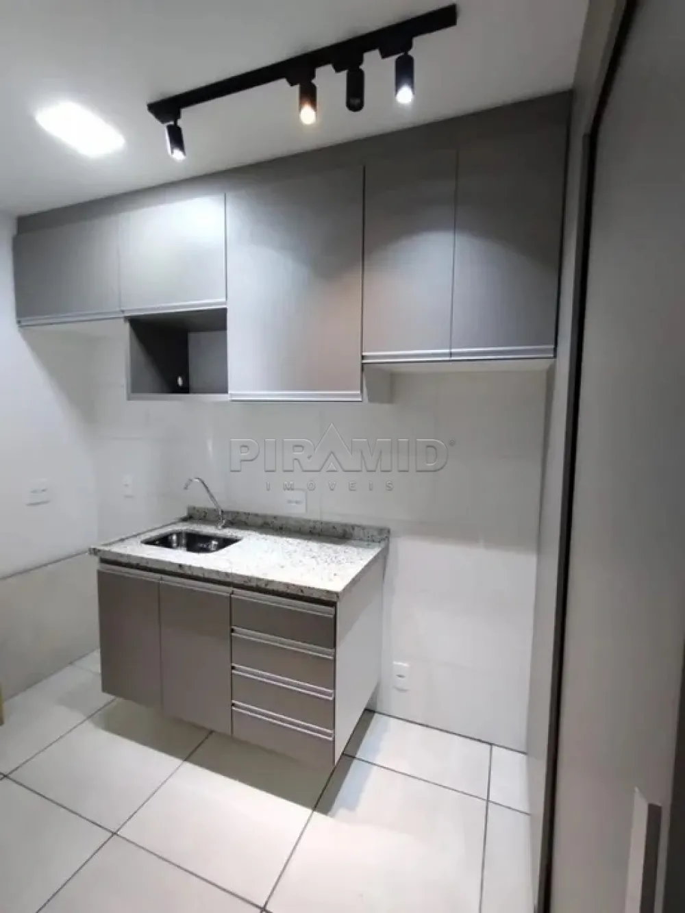 Alugar Apartamento / Padr&atilde;o em Ribeir&atilde;o Preto R$ 2.300,00 - Foto 17