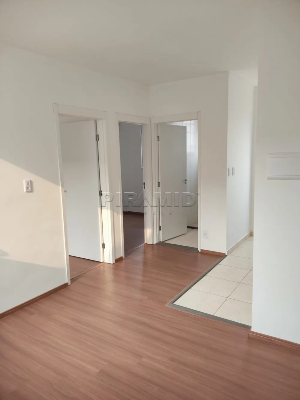 Alugar Apartamento / Padr&atilde;o em Ribeir&atilde;o Preto R$ 800,00 - Foto 1