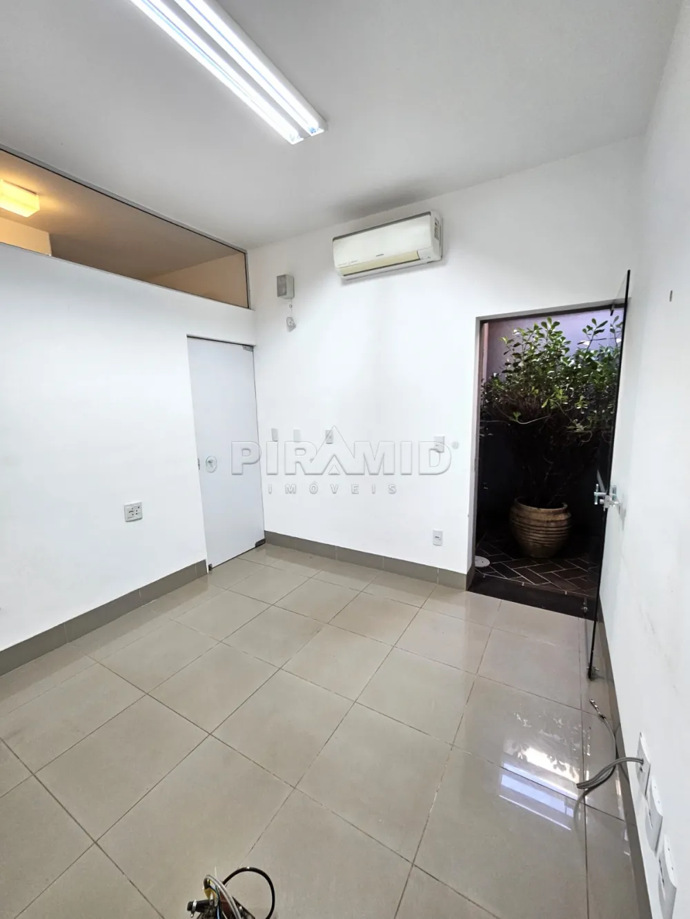 Alugar Comercial / Sala em Ribeir&atilde;o Preto R$ 1.200,00 - Foto 1