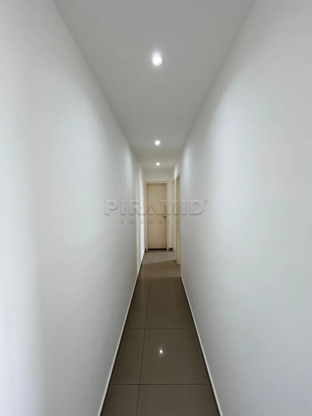 Alugar Apartamento / Padr&atilde;o em Ribeir&atilde;o Preto R$ 1.750,00 - Foto 3