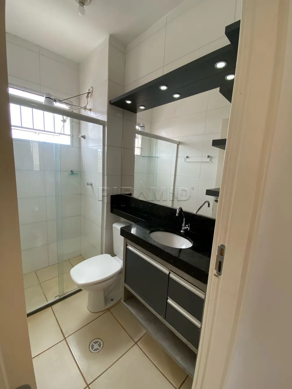 Alugar Apartamento / Padr&atilde;o em Ribeir&atilde;o Preto R$ 1.520,00 - Foto 4