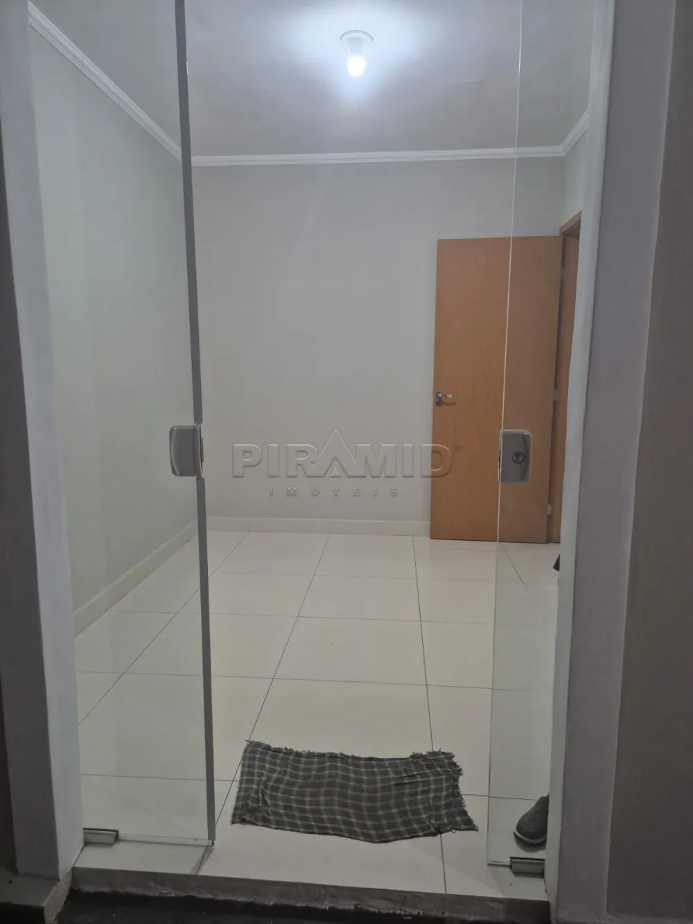 Alugar Apartamento / Padr&atilde;o em Ribeir&atilde;o Preto R$ 1.300,00 - Foto 7