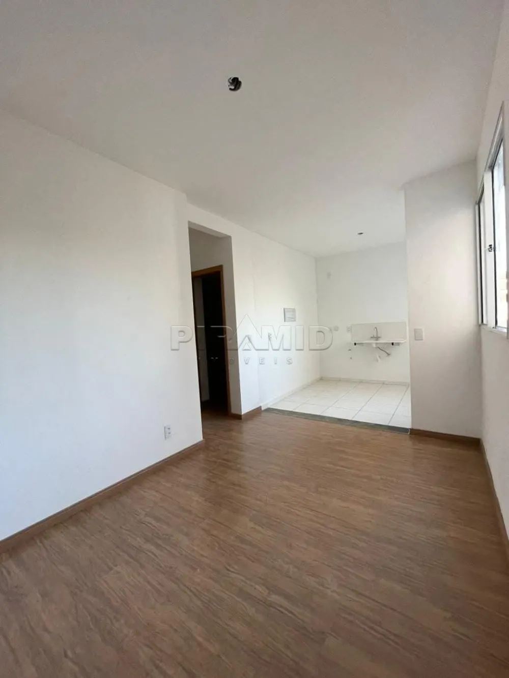 Alugar Apartamento / Padr&atilde;o em Ribeir&atilde;o Preto R$ 900,00 - Foto 1