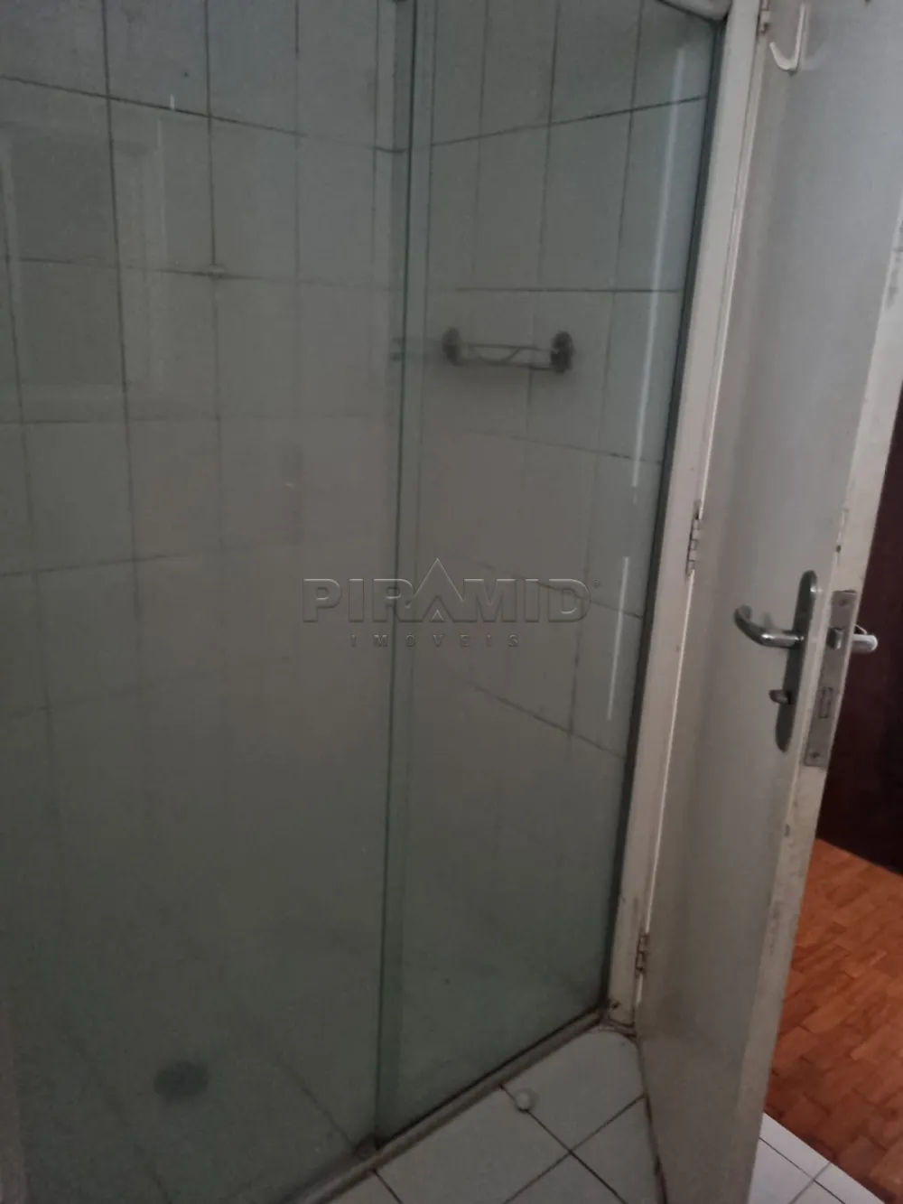 Alugar Apartamento / Padr&atilde;o em Ribeir&atilde;o Preto R$ 700,00 - Foto 11