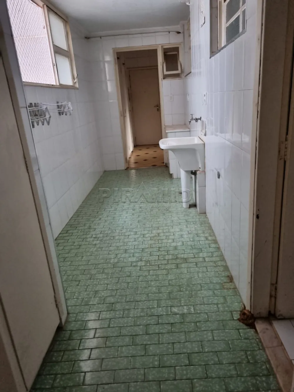 Alugar Apartamento / Padr&atilde;o em Ribeir&atilde;o Preto R$ 700,00 - Foto 16