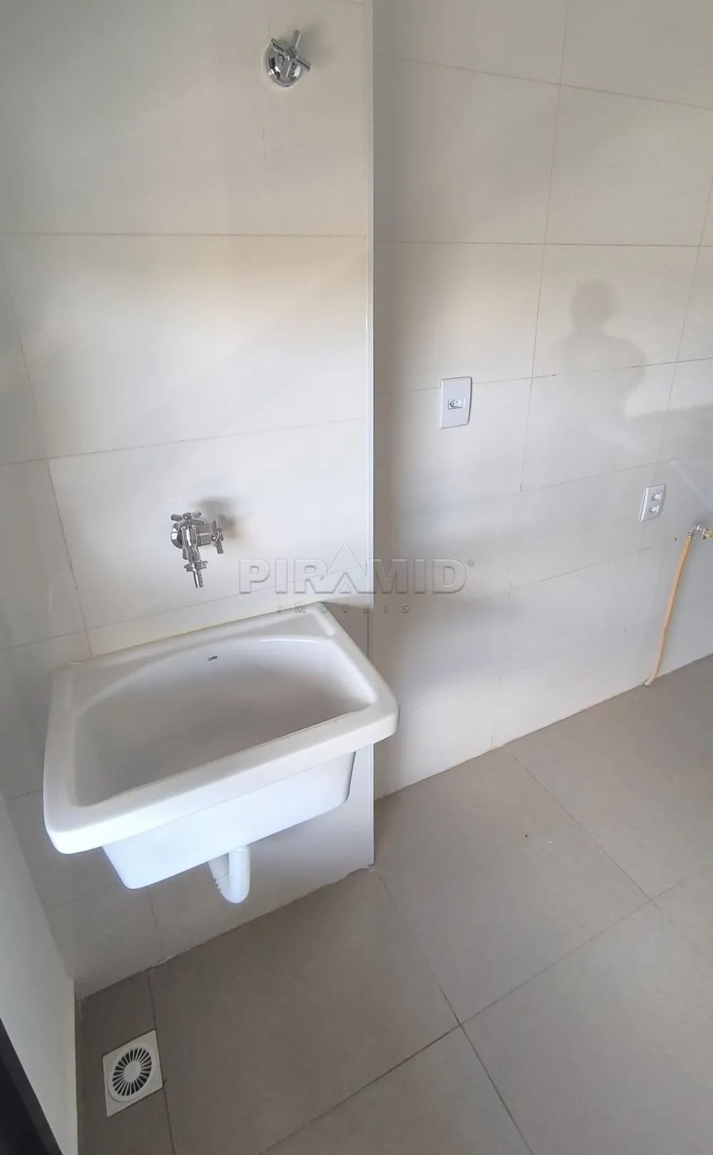 Alugar Apartamento / Padr&atilde;o em Ribeir&atilde;o Preto R$ 1.150,00 - Foto 19