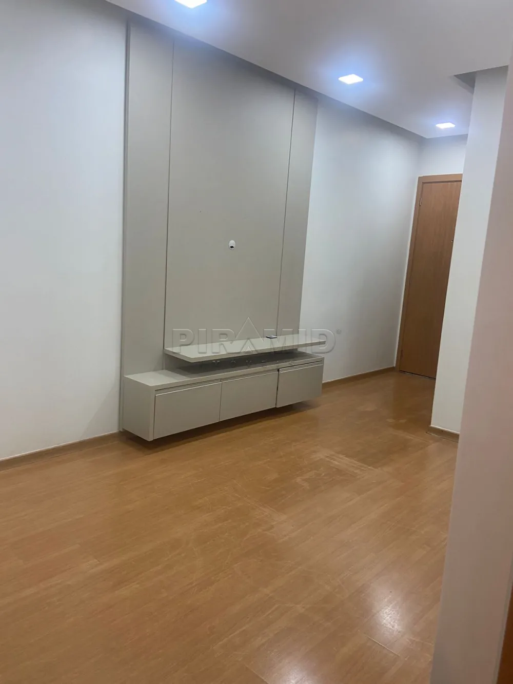 Alugar Apartamento / Padr&atilde;o em Ribeir&atilde;o Preto R$ 1.600,00 - Foto 1