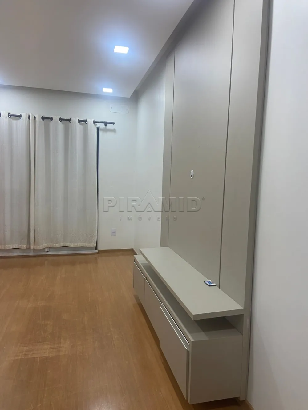 Alugar Apartamento / Padr&atilde;o em Ribeir&atilde;o Preto R$ 1.600,00 - Foto 2