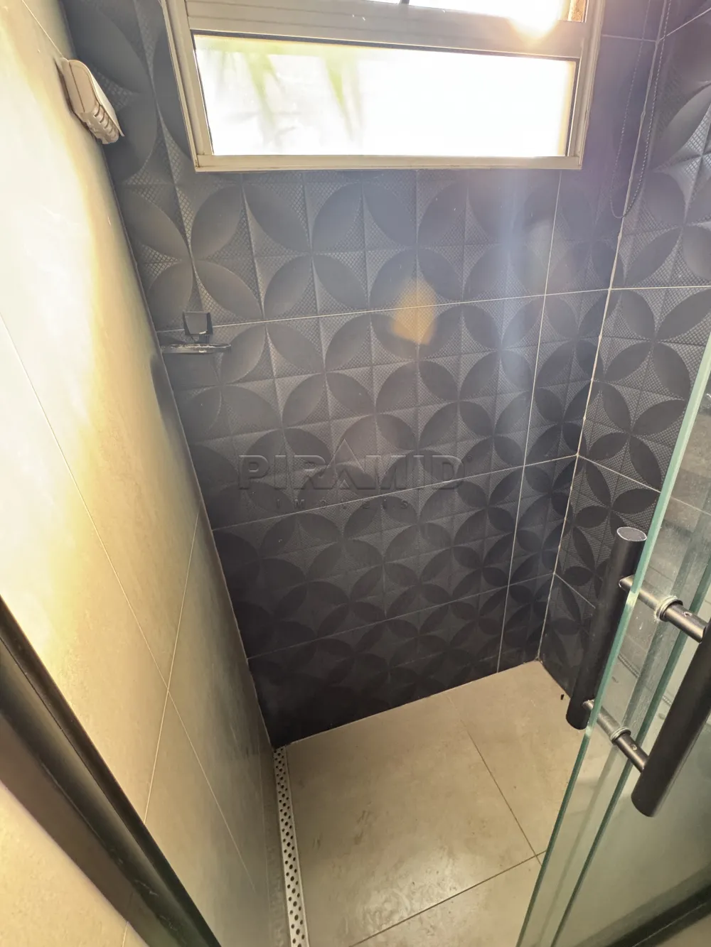 Alugar Apartamento / Padr&atilde;o em Ribeir&atilde;o Preto R$ 1.600,00 - Foto 17